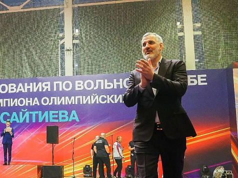 Трехкратного олимпийского чемпиона Сайтиева похоронили в Дагестане. Фото t.me/mkotyukov; видео t.me/tass_agency