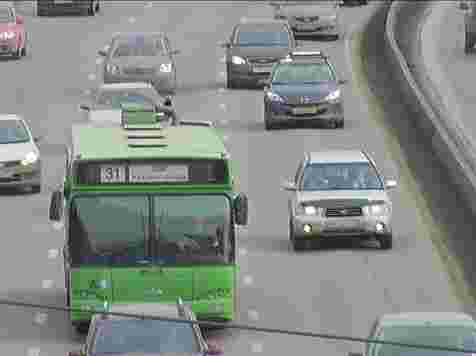 «Подсаживаются и вдавливают других»: красноярцы жалуются на полных людей в автобусах