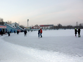 В Красноярске заработал бюджетный каток в Октябрьском районе