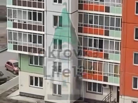 В Красноярске на Мартынова парень выпал из окна многоэтажки и умер. фото: Pokrovka_Life124