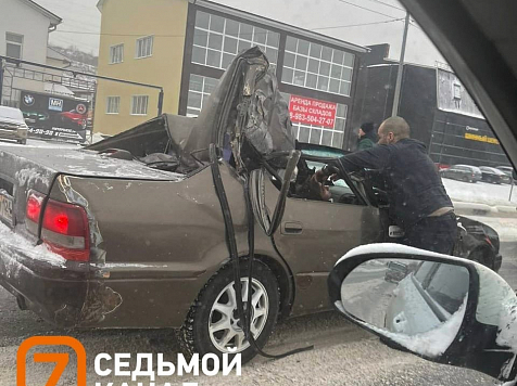 В Красноярске один человек пострадал при столкновении газели и «Тойоты Камри»					     title=