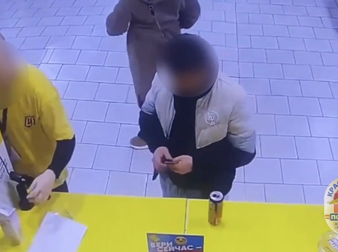 В Красноярске таксист купил подарок девушке на украденные у пассажира деньги. Фото: МВД Красноярского края