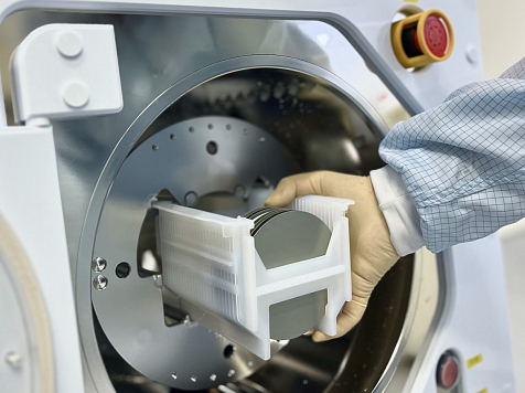 Михаил Мишустин отметил успехи Красноярска в производстве перспективных материалов. Фото: холдинг "Швабе"