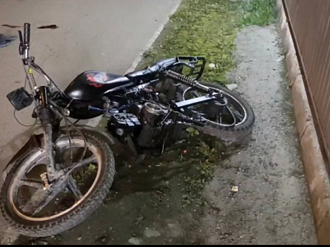 Один красноярский подросток взял без спроса ключи от Тойоты и сбил пешехода, второй сел без прав за мопед и протаранил иномарку. Видео: Госавтоинспекция 24