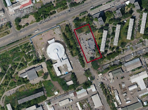 В Красноярске задумали расширить офисный центр напротив цирка. Изображение: yandex.ru/maps
