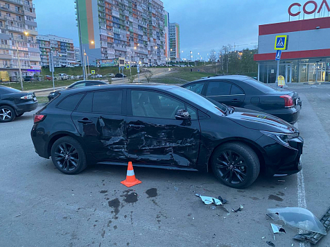 В Красноярске подросток угнал машину родителей и устроил ДТП с 10 машинами. Фото: t.me/gibdd124