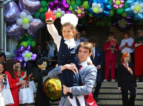 В Красноярске назвали дату последних звонков и вручения аттестатов для школьников. Фото: мэрия Красноярска