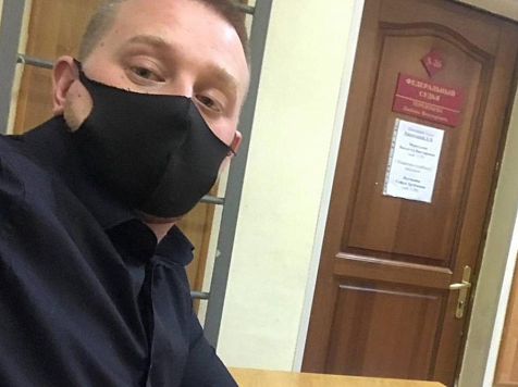 В Красноярске задержали входящего в краевую коллегию адвоката финансовой пирамиды . Фото: Илья Вараксин