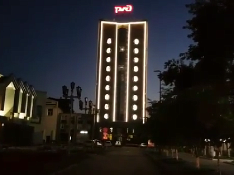 В Красноярске подсветили первое здание: как это выглядит (видео)