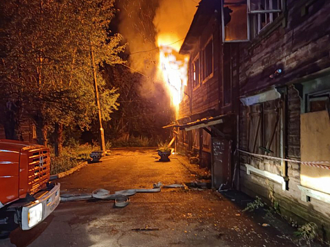В Красноярске ночью горели две квартиры - есть погибший. Фото: канал «Красноярск в огне»