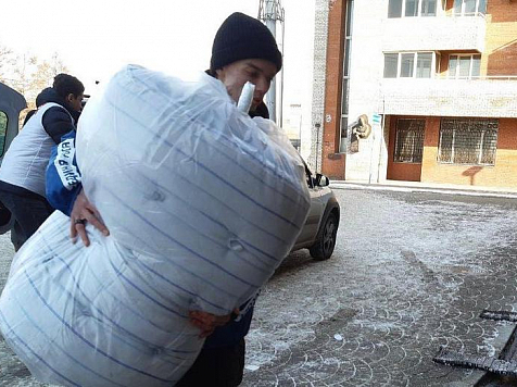 Губернатор Александр Усс перевёл свою месячную зарплату беженцам Донбасса. Фото: instagram.com/uss_av