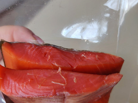  На прилавках «Красного Яра» нашли нерку с червями