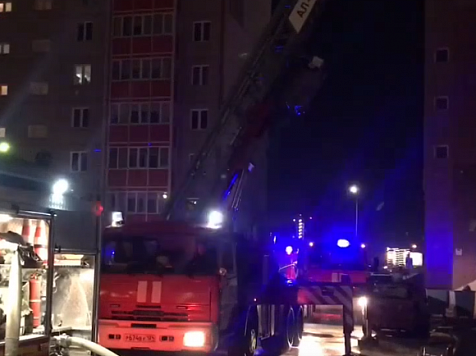 В Красноярске утром загорелись несколько квартир. Фото и видео: МЧС по Красноярскому краю