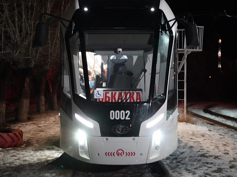 В мэрии Красноярска объяснили появление ночью на улицах новых трамваев. Фото и видео: vk.com/krasnoyarskrf