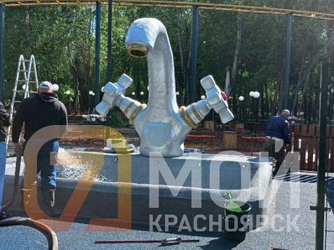 В Красноярске появился фонтан в виде водопроводного крана. Фото: «7 канал Красноярск»
