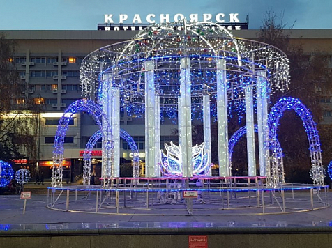 На месте красноярских фонтанов появится праздничная иллюминация. Фото: vk.com/krasnoyarskrf, instagram.com/beregcity