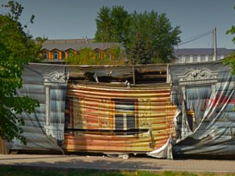 В Красноярске полуразрушенный дом в центре вошел в список выявленных объектов культурного наследия. Фото: yandex.ru