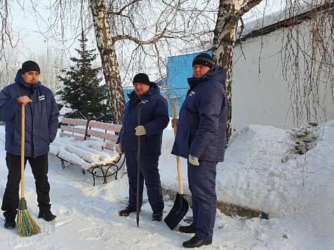 В Красноярске работают мобильные бригады по уборке мусора. Фото: администрация Красноярска