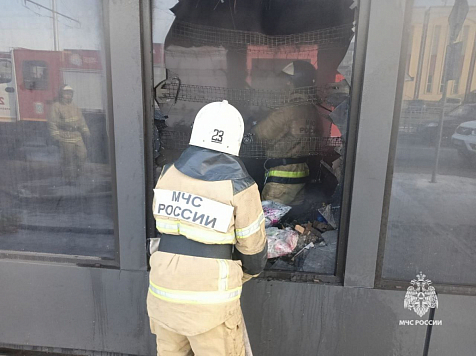 В Красноярске продавец пострадал при пожаре в цветочном магазине. Фото: МЧС Красноярского края