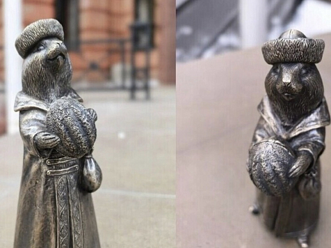 В центре Красноярска появился бронзовый суслик — купец Клим. Фото: Таисия Голубева ВКонтакте