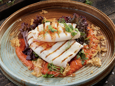 Красноярцам рекомендовали дополнить новогодний стол кальмарами. Фото: Ресторан "Баку"