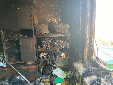 В Норильске мужчина погиб при пожаре в захламлённой квартире. Фото: СК