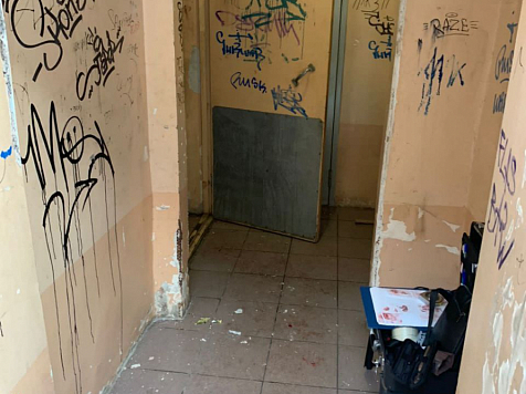 В Зеленогорске двоих мужчин с пробитыми головами нашли в общественном туалете. ﻿Фото: СК Красноярского края