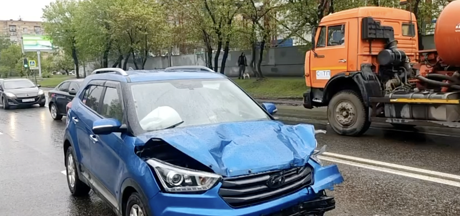 В Красноярске водитель КамАЗа спровоцировал смертельную аварию на Свердловской