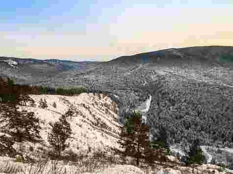 Примыкающий к «Столбам» Торгашинский хребет просят сделать памятником природы. Фото: Сергей Филинин