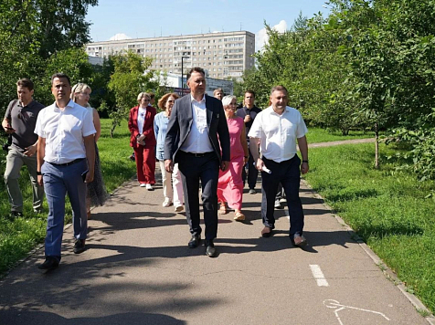 Глава Красноярска прошелся по запросам жителей Кировского района. Фото: Сергей Верещагин