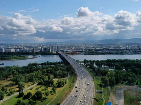 В Красноярске на Октябрьском мосту изменится схема движения . Фото: 2GIS