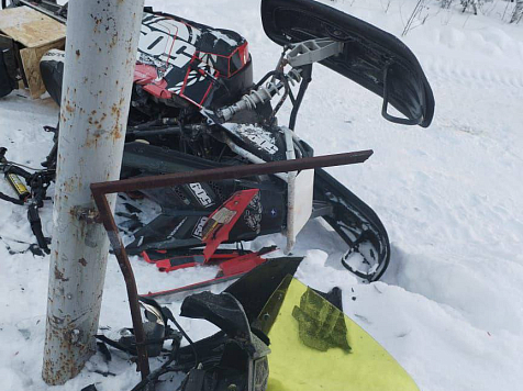 Пьяный отец в Туруханске катал сына на снегоходе и задавил тяжелой техникой. Фото: Госавтоинспекция24
