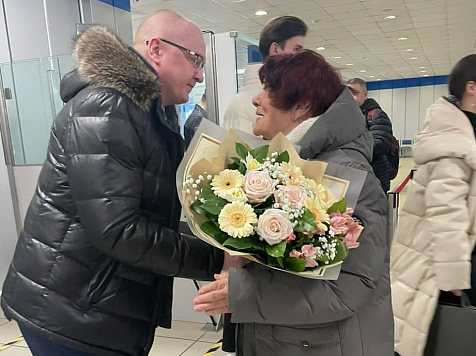 87-летнюю бабушку из Мариуполя привезли в Норильск ее дочь и внук . Фото: ТГ канал Дмитрия Карасёва