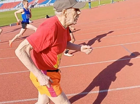 95-летний атлет из Красноярска установил один из возрастных рекордов России. Фото: крайспорт