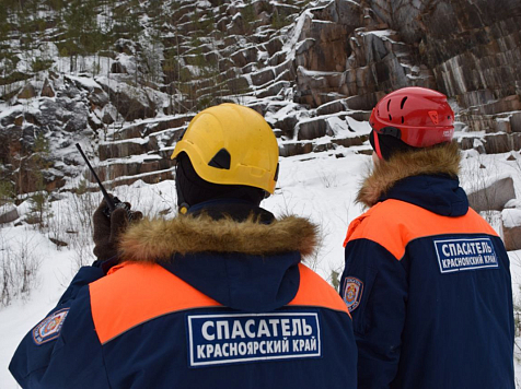 На «Красноярских Столбах» спасатели эвакуировали туриста с рваной раной руки. Фото: КГКУ «Спасатель»