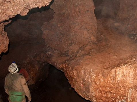 Пещера возле Красноярска борется с половыми инфекциями неизвестными науке актинобактериями. Фото: Артём Черных