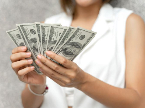 Жительница Красноярска три года получала пенсию по уходу за своей давно покойной матерью. Фото: ru.freepik