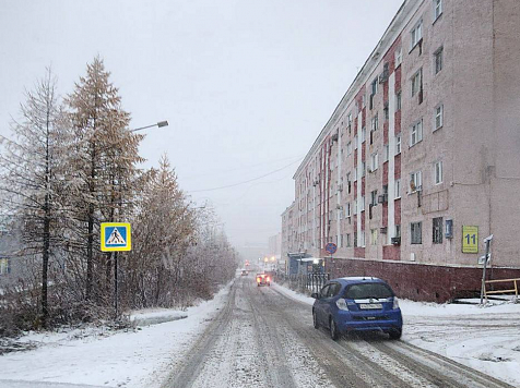 В Красноярском ГИБДД рассказали, когда рекомендуется «переобувать» авто на зимние шины. Фото: ГИБДД124