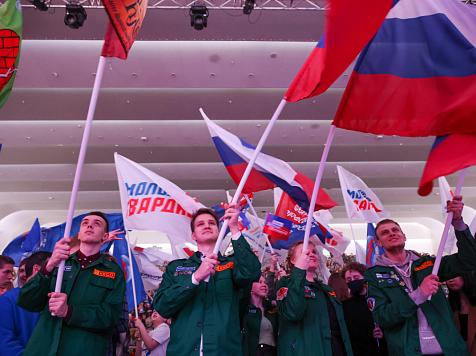 В Красноярске отпраздновали годовщину воссоединения Крыма с Россией . Фото: Правительство края