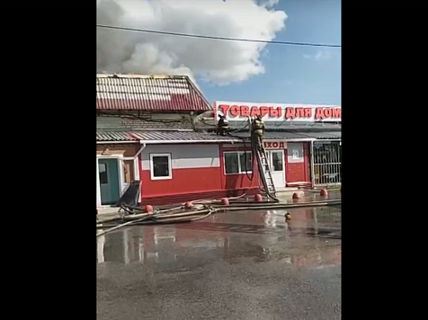 В Ачинске загорелся склад на площади 1000 квадратных метров. Фото, видео: ТК «ОСА»