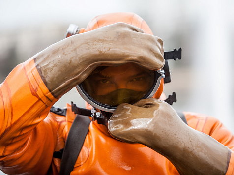 Красноярские водолазы погрузились на дно Енисея для очистки дюкеров. Фото: «КрасКом»