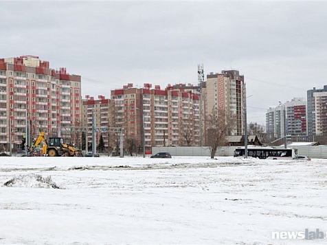 Из-за строительства метро в Красноярске огородили участок в районе Копылова. Фото: Newslab