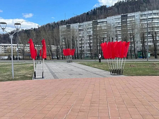 В Красноярске усилили крепеж снесенных ветром флагов