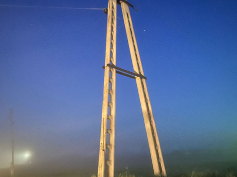 15-летняя девушка забралась на ЛЭП и упала с высоты после удара током в Красноярском крае . Фото: СК