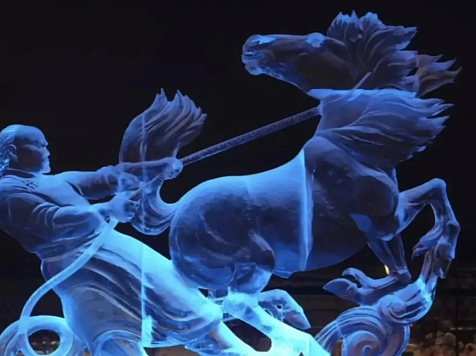 В Красноярске завершился фестиваль «Волшебный лед Сибири»: работы победителей. Фото работы «Укрощение» и других: Сергей Верещагин / Telegram