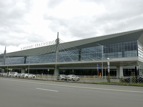 В аэропорту Красноярска пресекли две попытки кражи спасательных жилетов. Фото: УТ МВД России по СФО