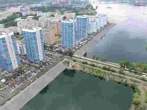 Трупный запах напугал жителей дома в Белых Росах