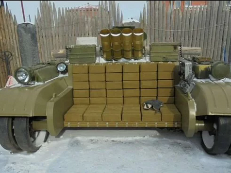 В Красноярске продают диван из танка. Фото: Авито