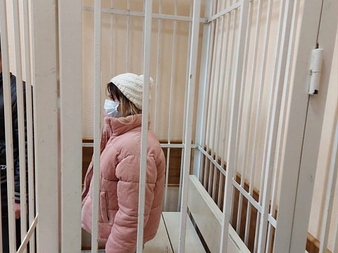 Красноярка Полина Дворкина, устроившая стрельбу в детском саду, останется под арестом. Фото: Следственный комитет