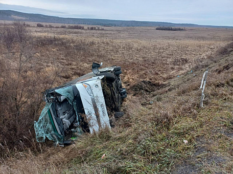 В слетевшем в кювет автобусе под Красноярском пострадали 18 человек. Фото: Прокуратура Красноярского края / Telegram